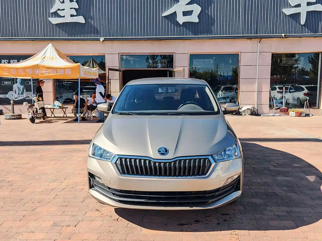 Skoda Rapid — миниатюра 2