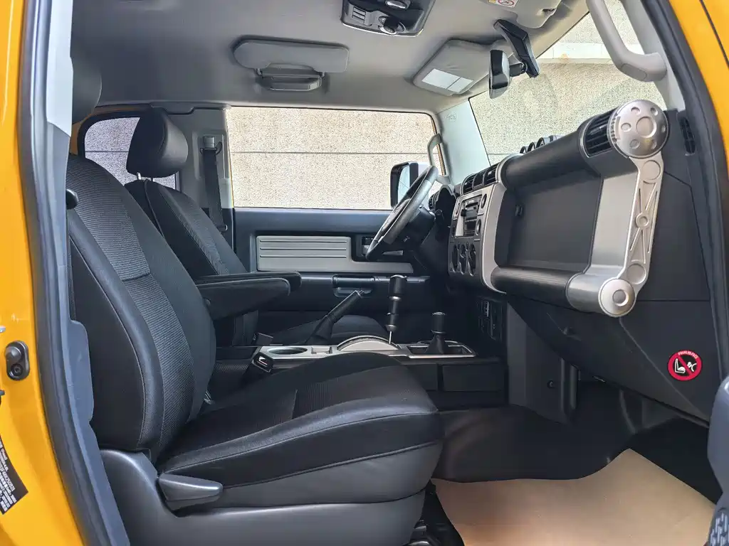 Toyota FJ Cruiser — миниатюра 10