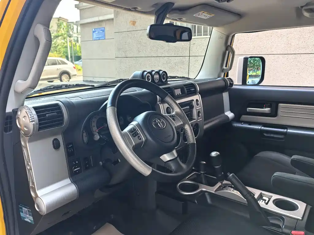 Toyota FJ Cruiser — миниатюра 12