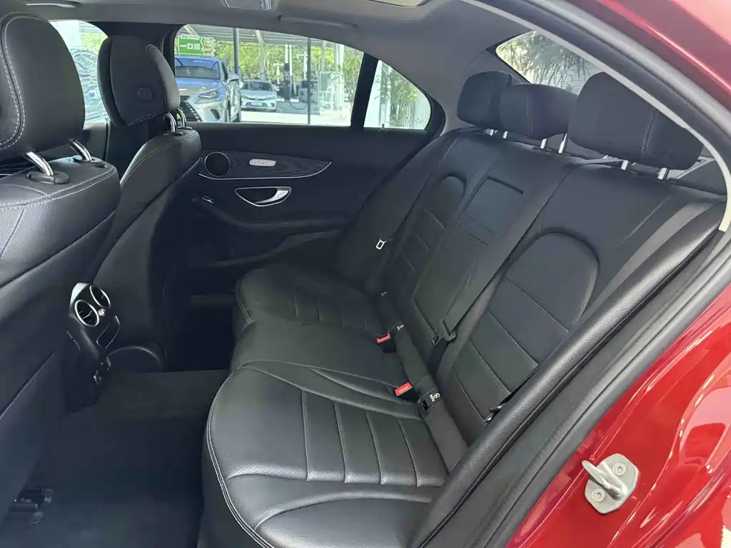 Mercedes-Benz C-Class — миниатюра 16