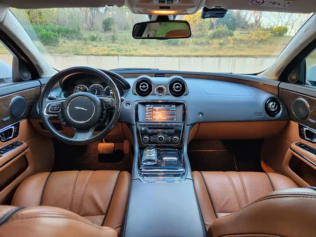 Jaguar XJ — миниатюра 15