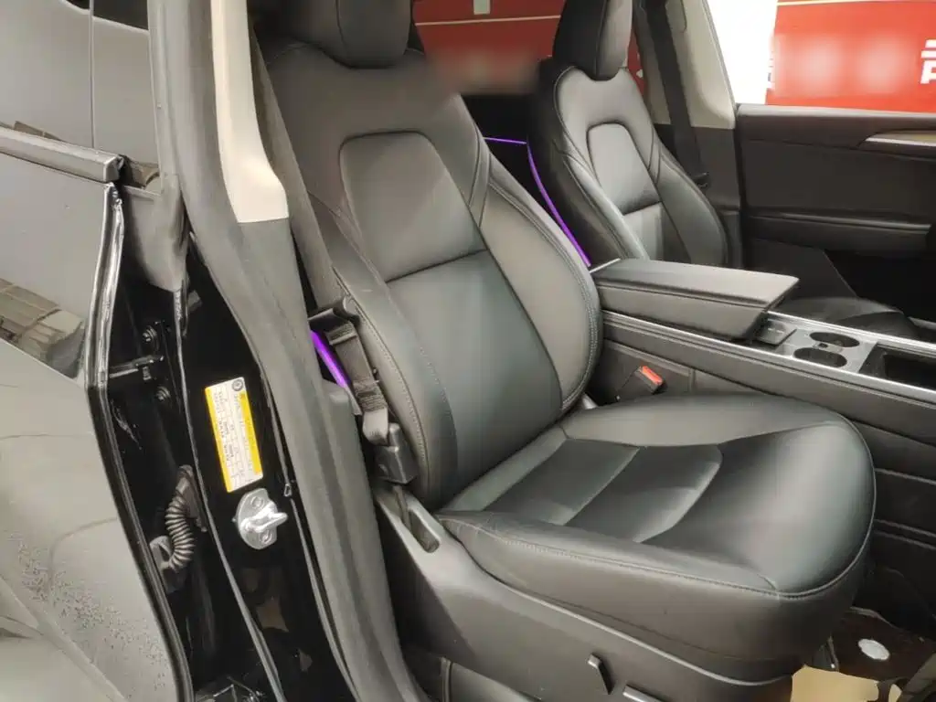 Tesla Model Y — миниатюра 25