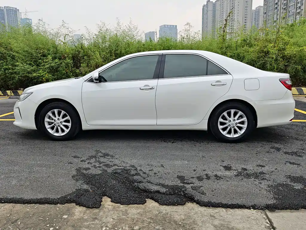 Toyota Camry 2016 2.0G Lead