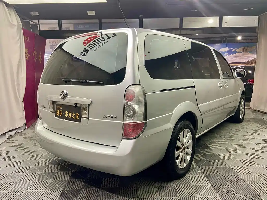 Buick GL8 — миниатюра 7