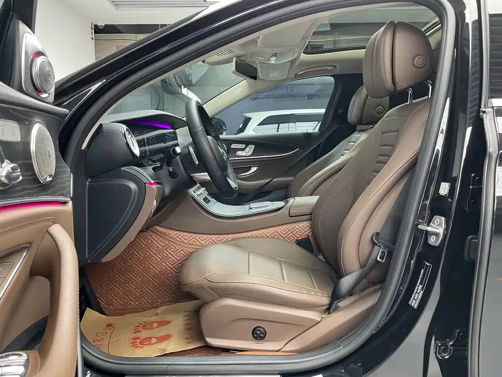 Mercedes-Benz E-Class — миниатюра 7