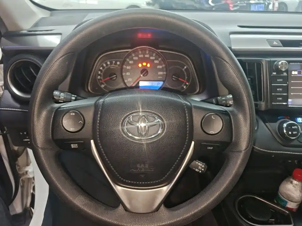 Toyota RAV4 — миниатюра 11