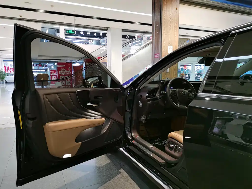 Lexus LS — миниатюра 5