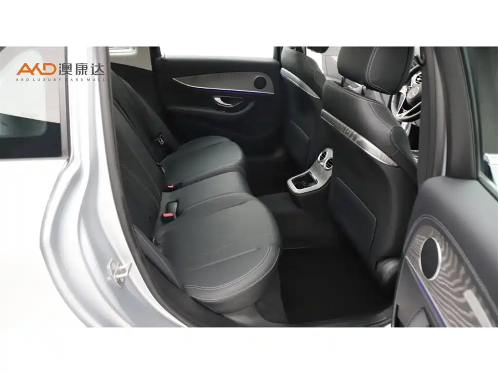 Mercedes-Benz E-Class — миниатюра 8