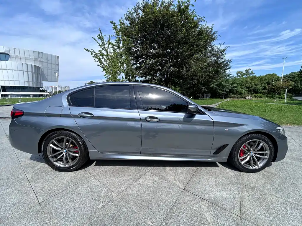 BMW 5 Series (Import) — миниатюра 7
