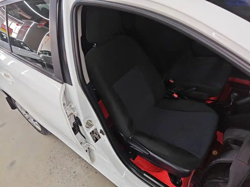 Toyota Yaris L — миниатюра 25