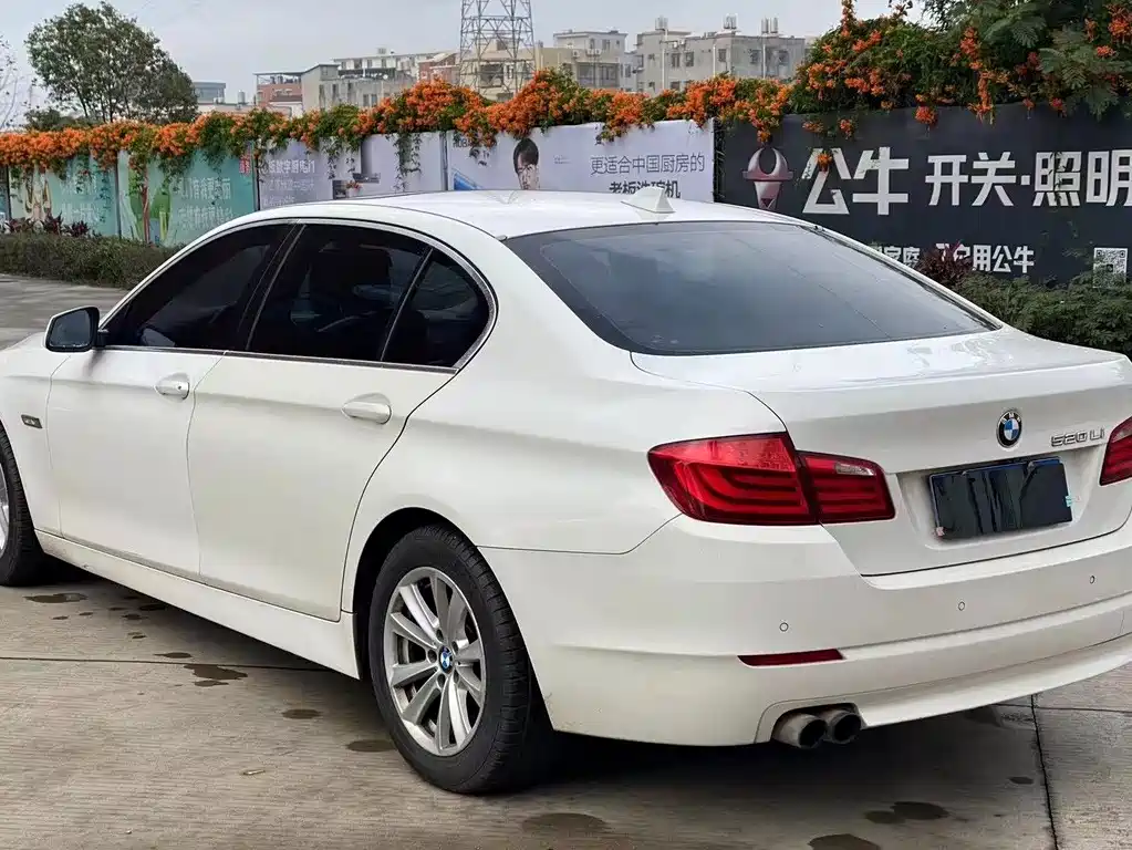 BMW 5 Series — миниатюра 6