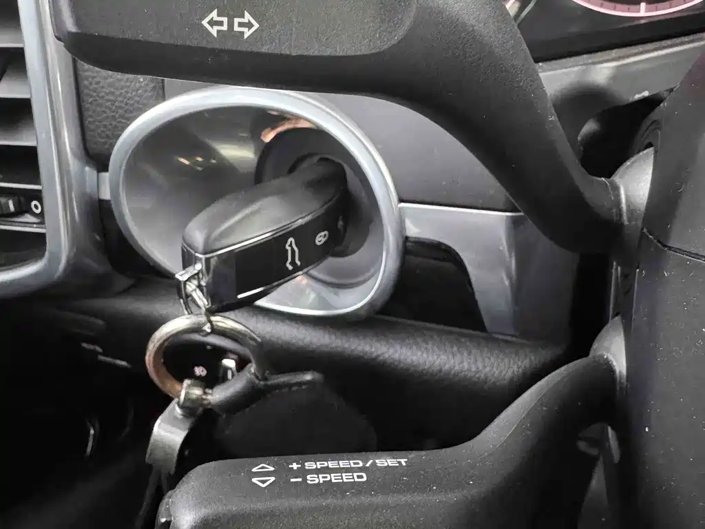 Porsche Cayenne — миниатюра 25
