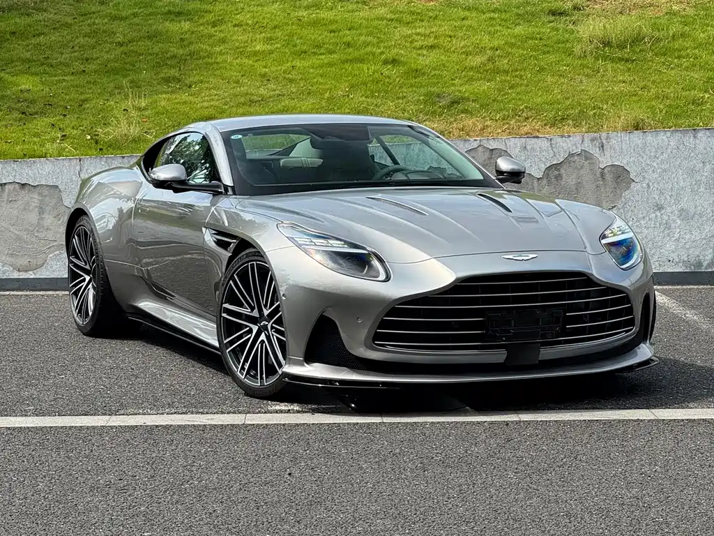 Aston Martin DB12 — миниатюра 4