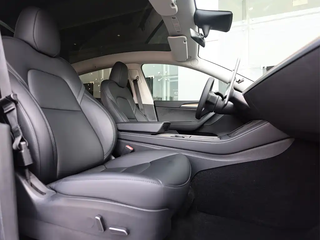 Tesla Model Y — миниатюра 13