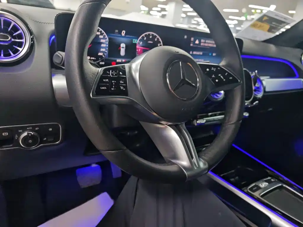 Mercedes-Benz GLB — миниатюра 17