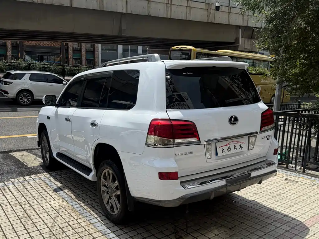 Lexus LX — миниатюра 4
