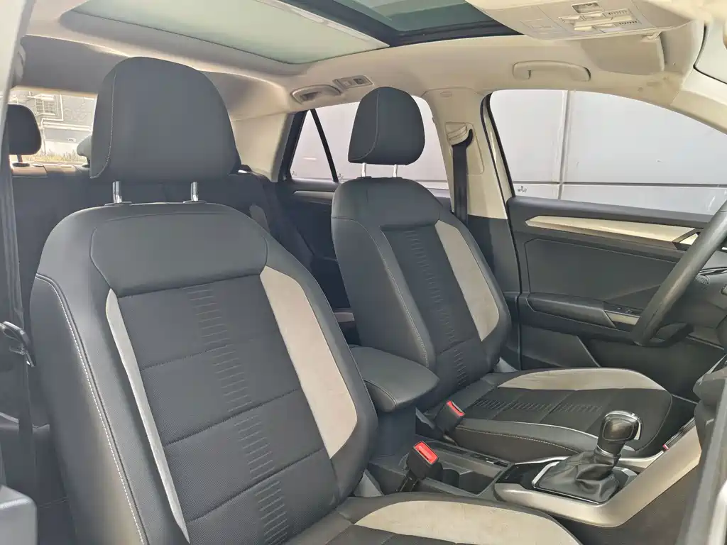 Volkswagen T-Roc — миниатюра 18
