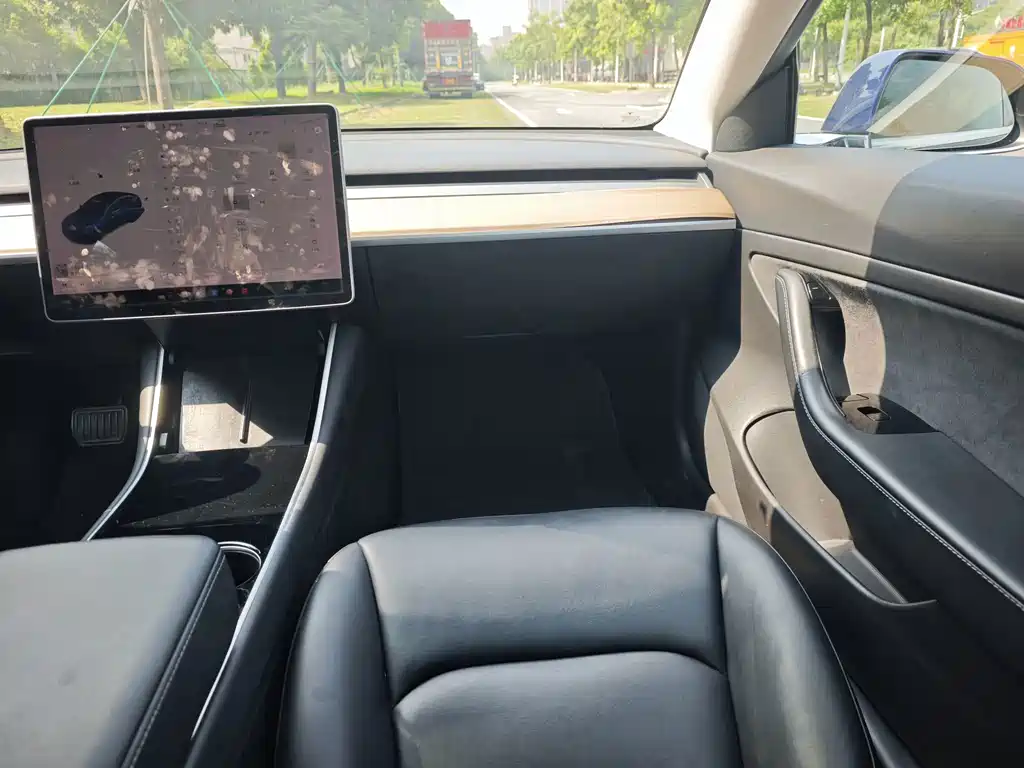 Tesla Model 3 — миниатюра 21