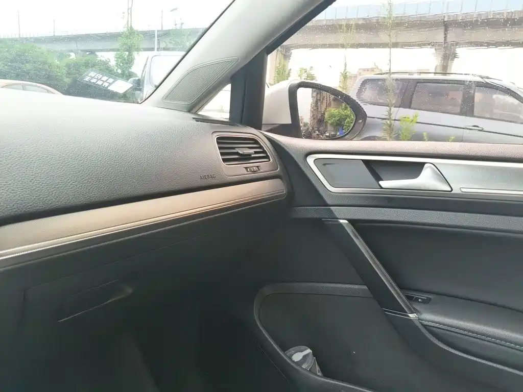 Volkswagen Golf — миниатюра 18