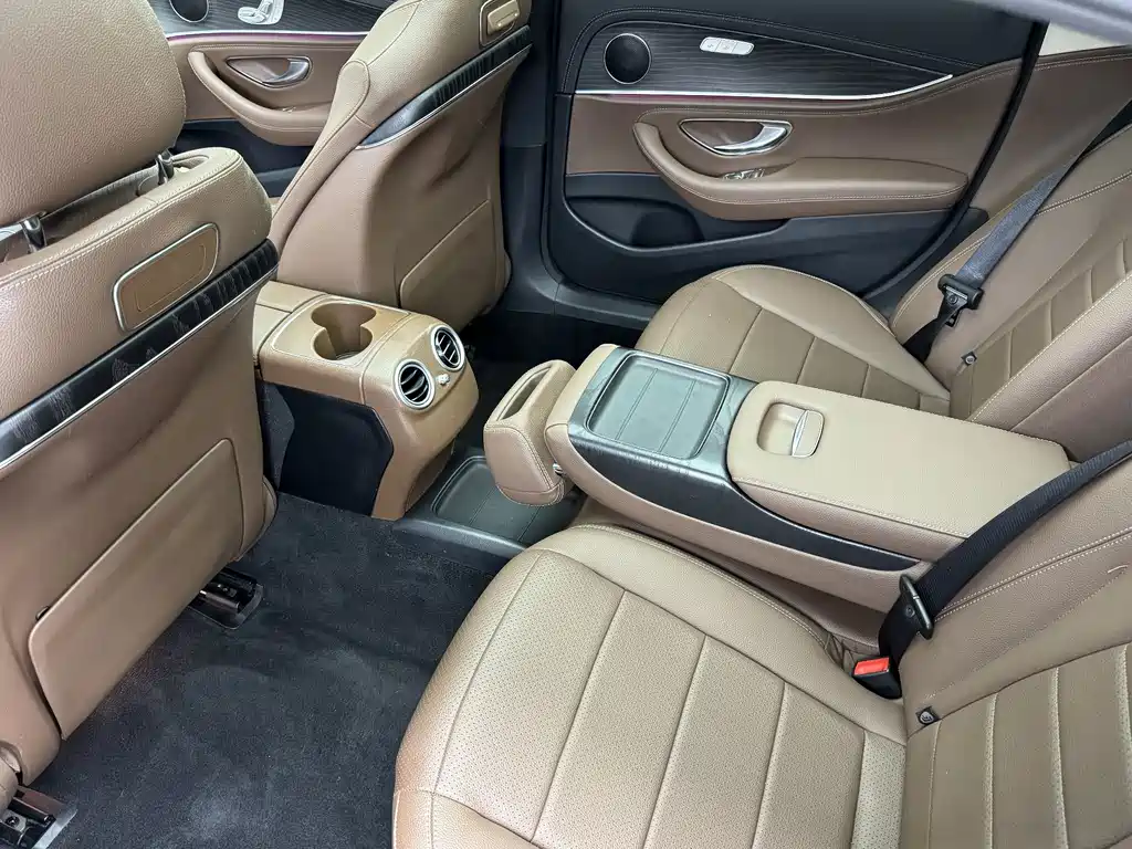 Mercedes-Benz E-Class — миниатюра 10