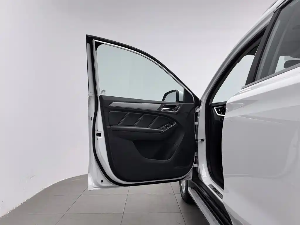 Roewe RX5 — миниатюра 8
