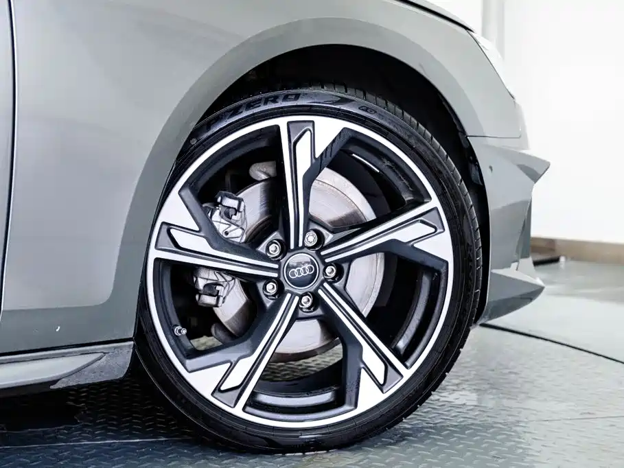 Audi A4L 2022 40 TFSI quattro RS