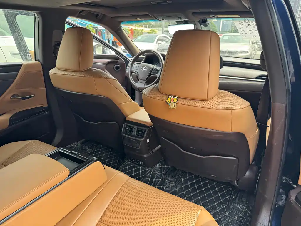 Lexus ES 2018 300h V
