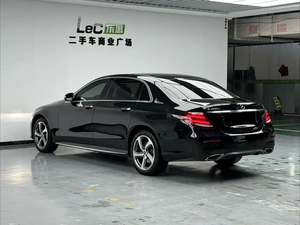 Mercedes-Benz E-Class — миниатюра 6