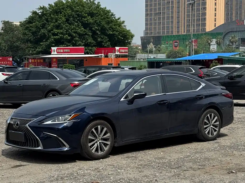 Lexus ES 2018 300h V
