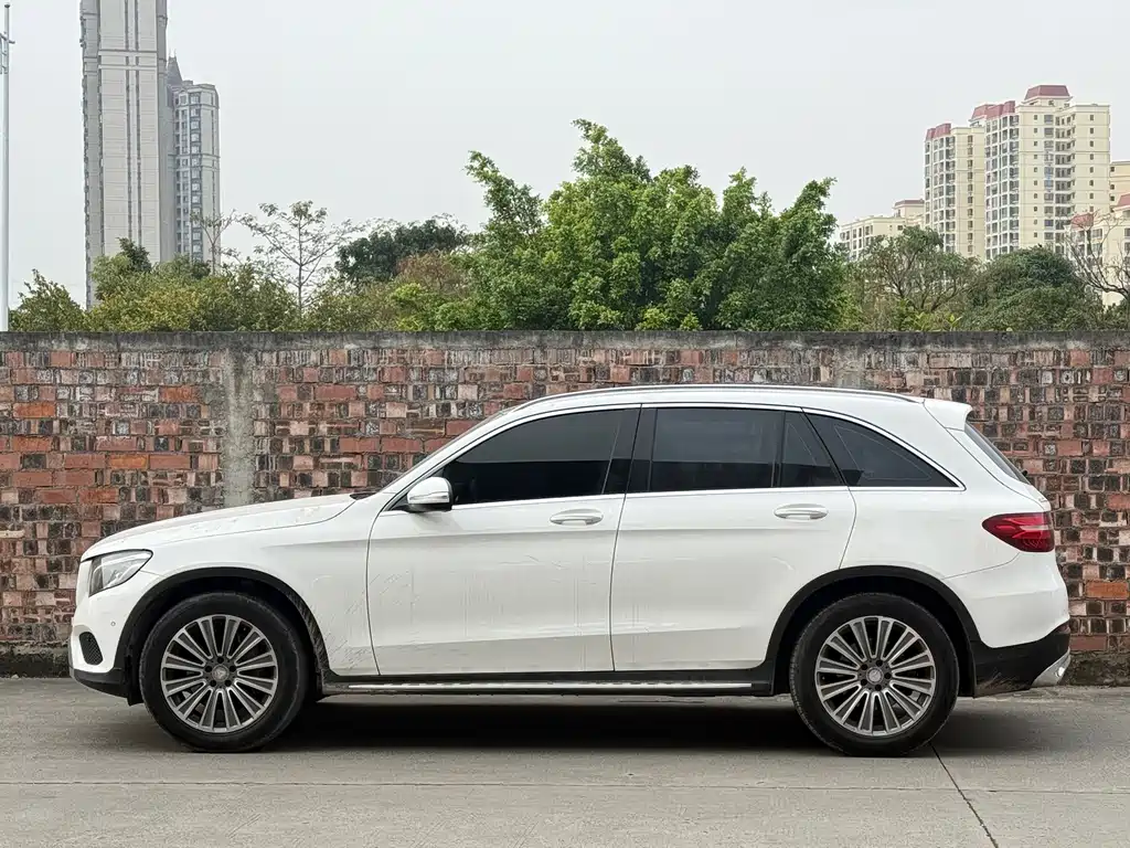 MERCEDES-BENZ GLC