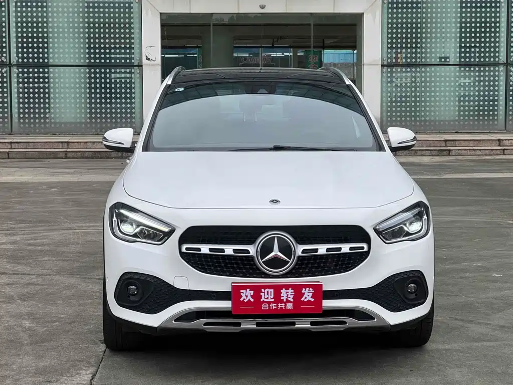 MERCEDES-BENZ GLA