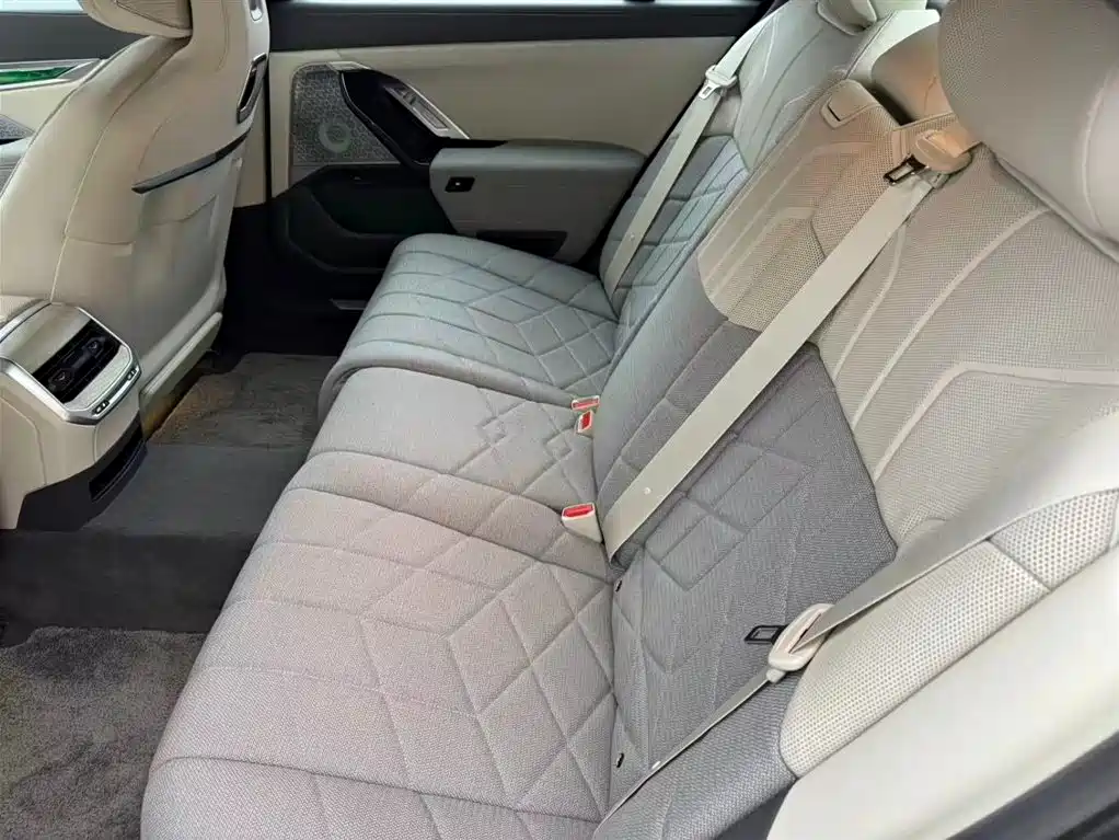 BMW i7 — миниатюра 9