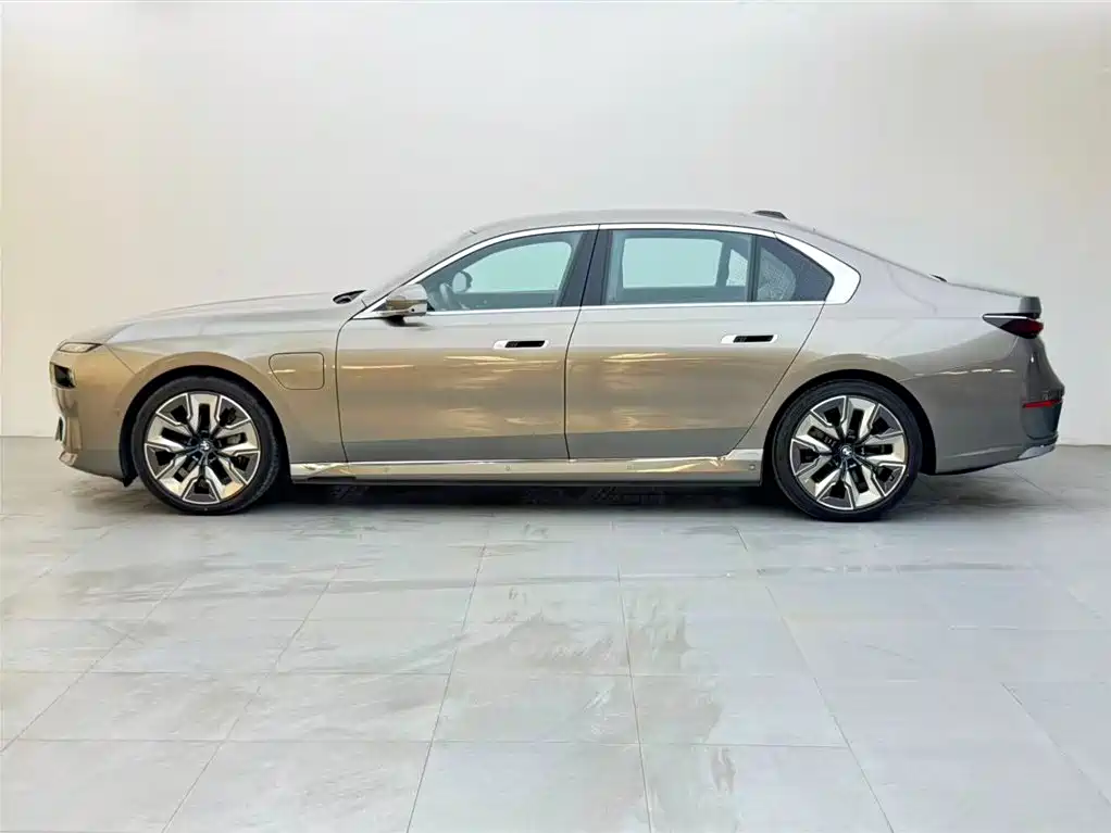 BMW i7 — миниатюра 3