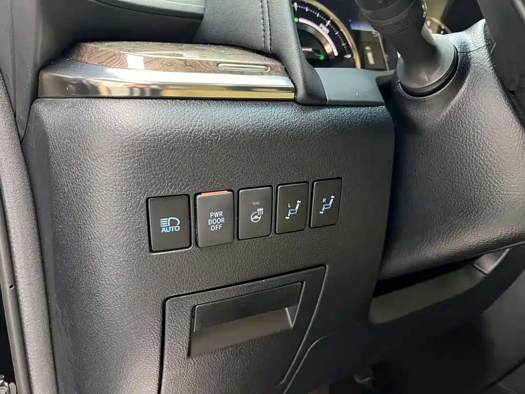 Toyota Vellfire — миниатюра 7
