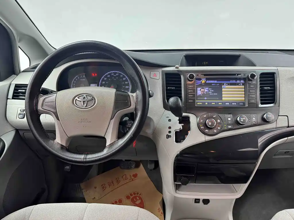 Toyota Sienna — миниатюра 15