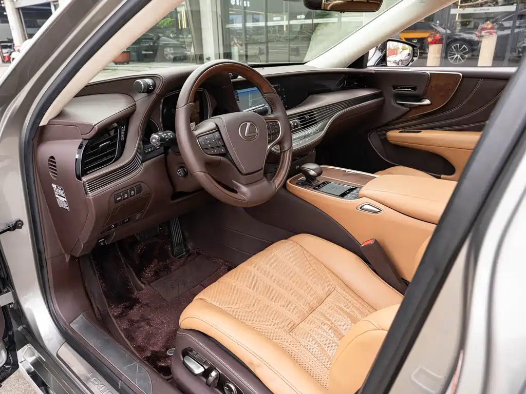 Lexus LS — миниатюра 9