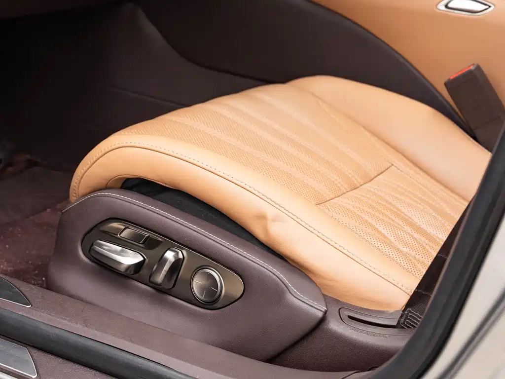 Lexus LS — миниатюра 22