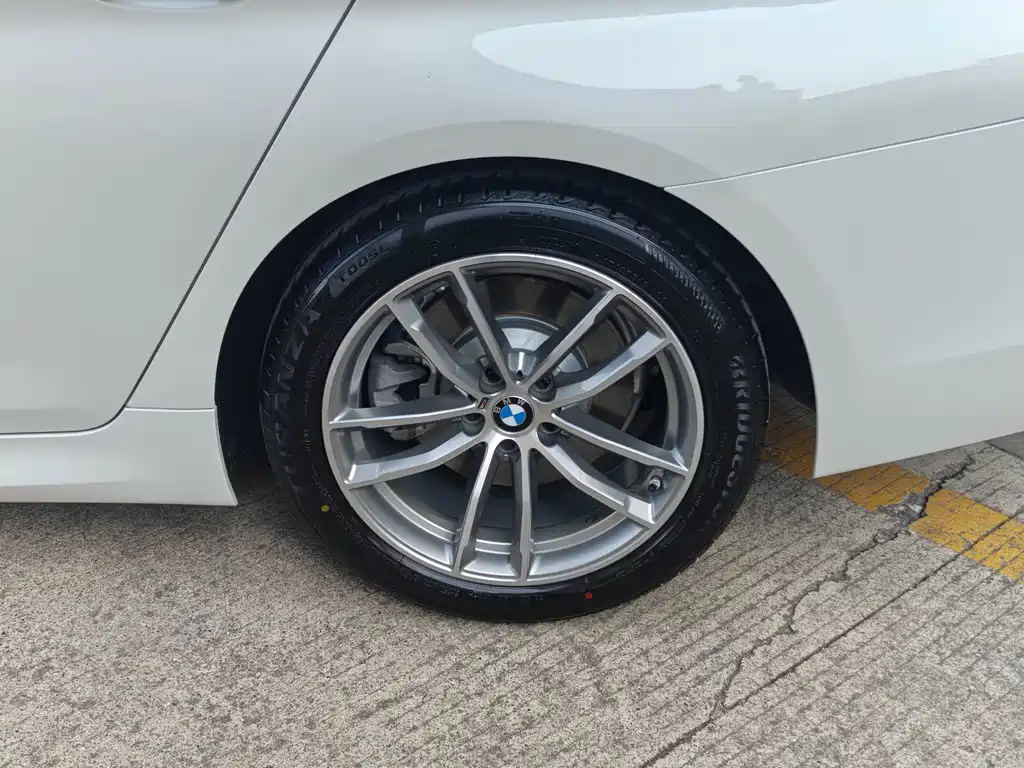 BMW 5 Series — миниатюра 10