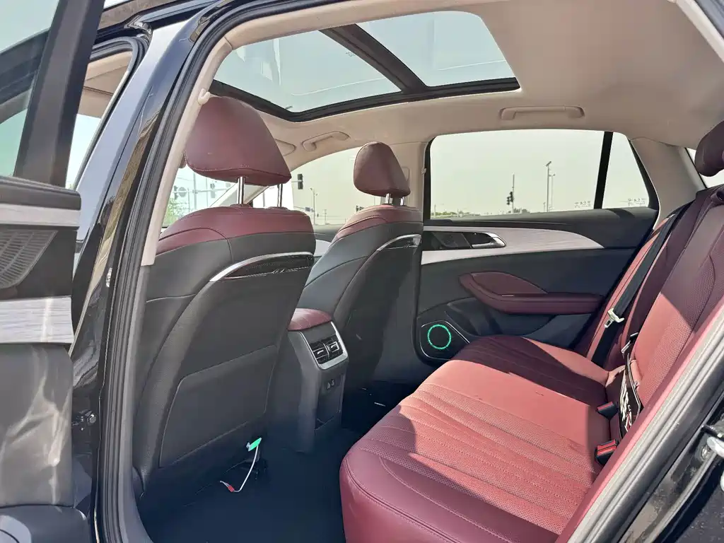 Hongqi Hongqi H5 — миниатюра 12