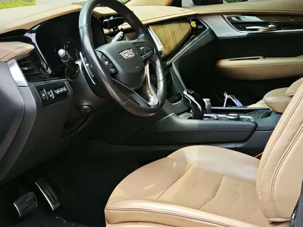 Cadillac XT6 2020 28T мест Sport