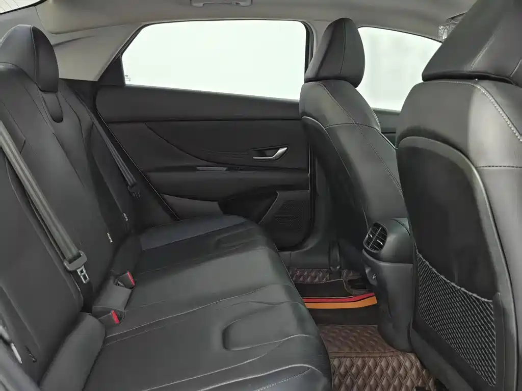 Hyundai Elantra — миниатюра 21