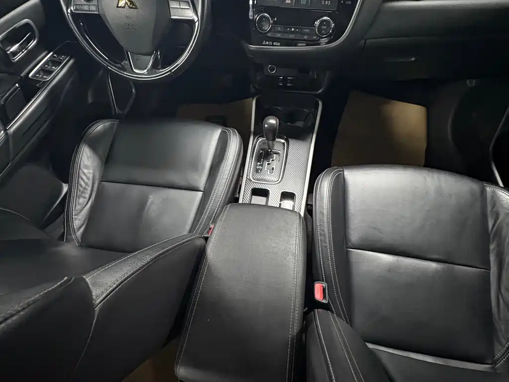 Mitsubishi Outlander — миниатюра 13