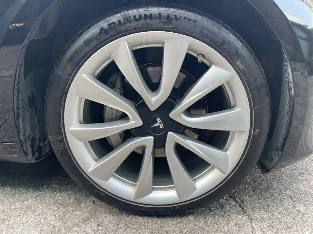 Tesla Model 3 — миниатюра 8