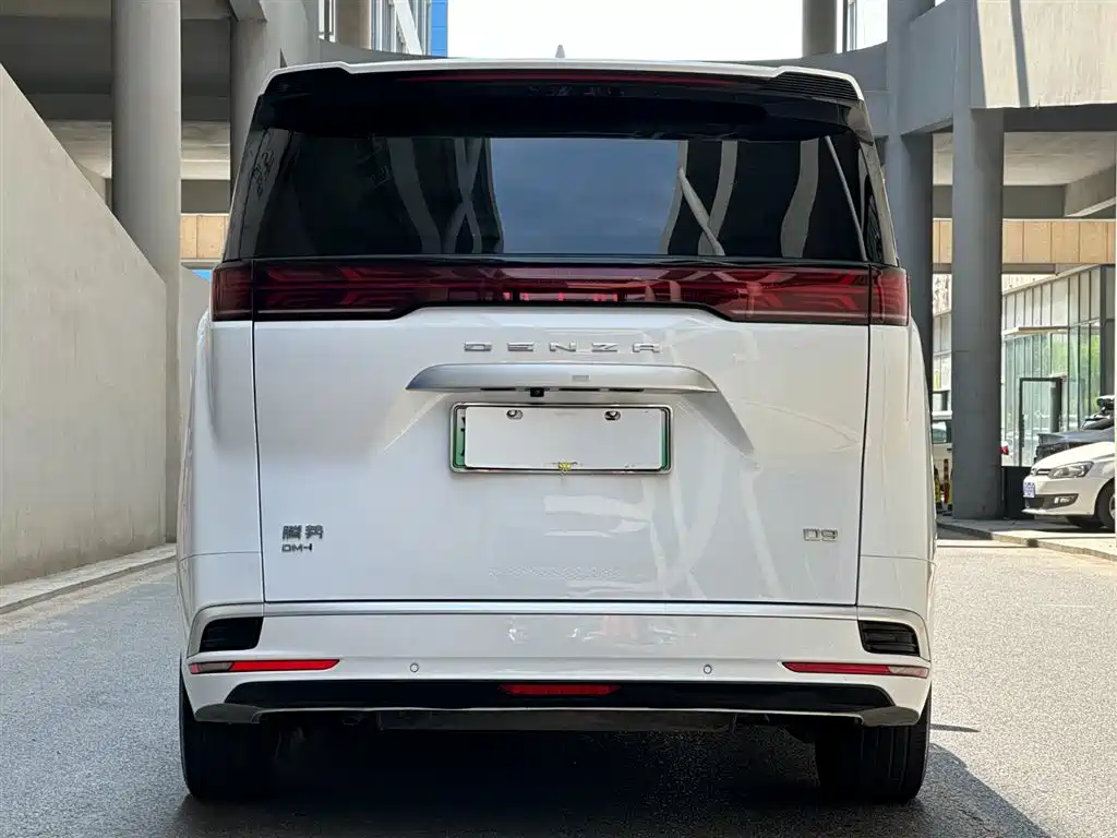 Denza D9 2022 DM-i 1040 Luxury