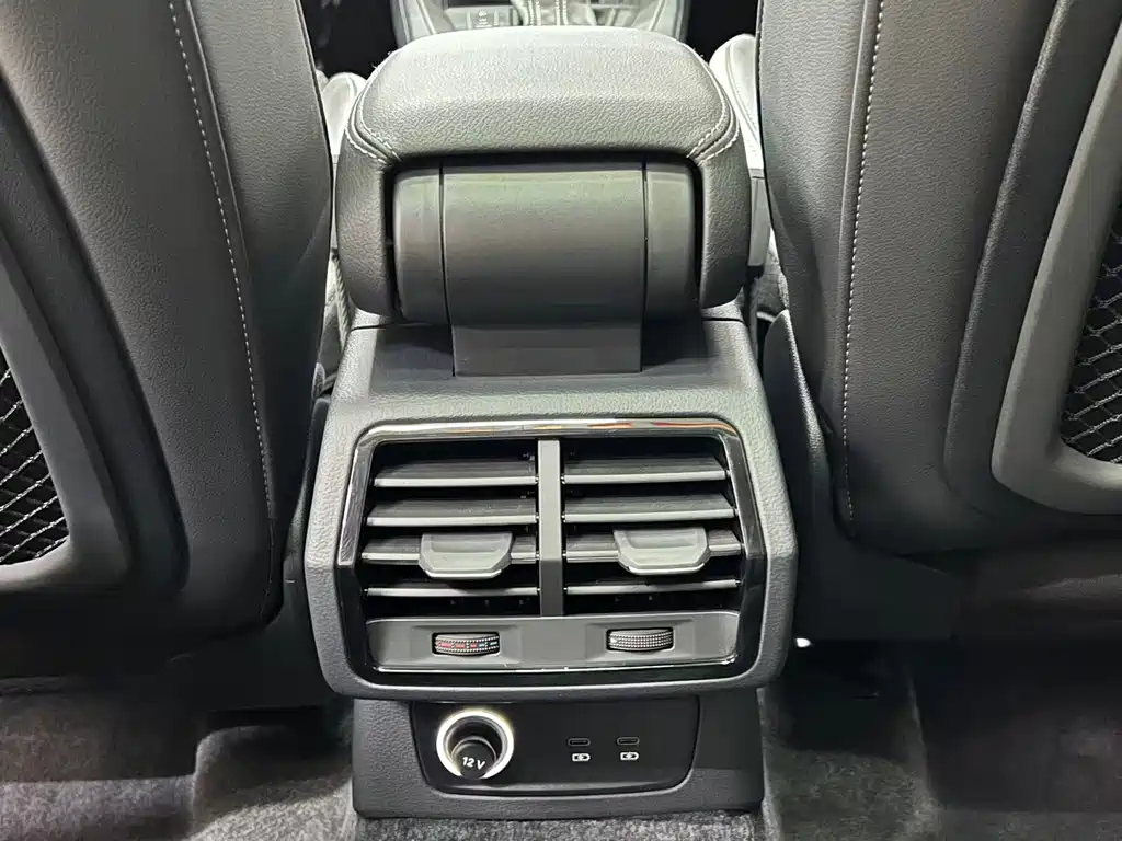 Audi Q3 - фото 9