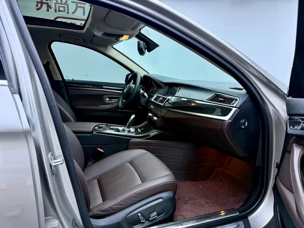 BMW 5 Series — миниатюра 8