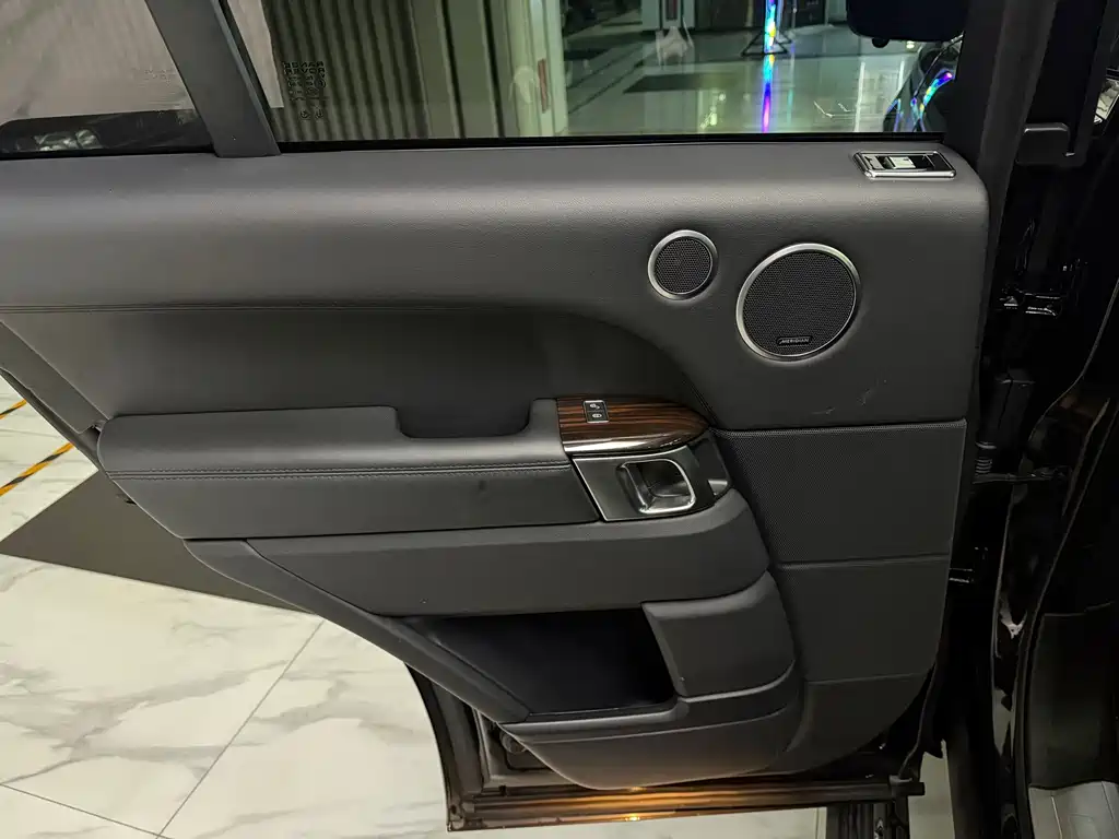Land Rover Range Rover — миниатюра 29