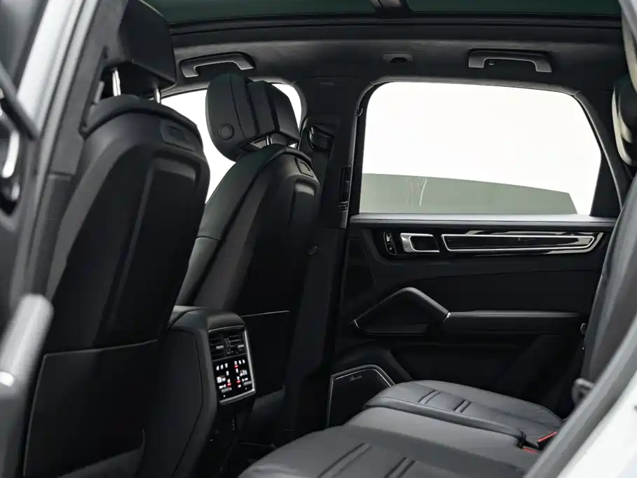 Porsche Cayenne — миниатюра 13