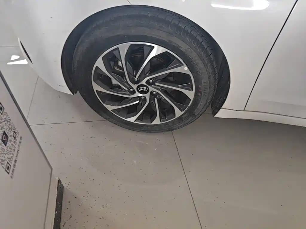 Hyundai Elantra — миниатюра 23