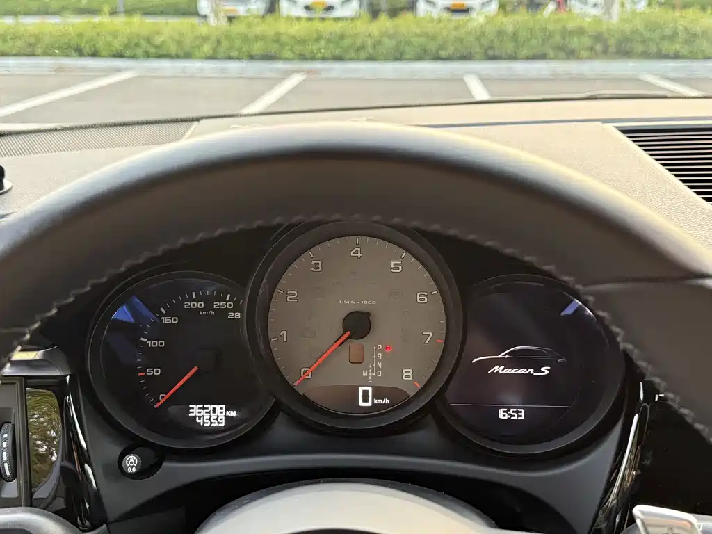 Porsche Macan — миниатюра 12